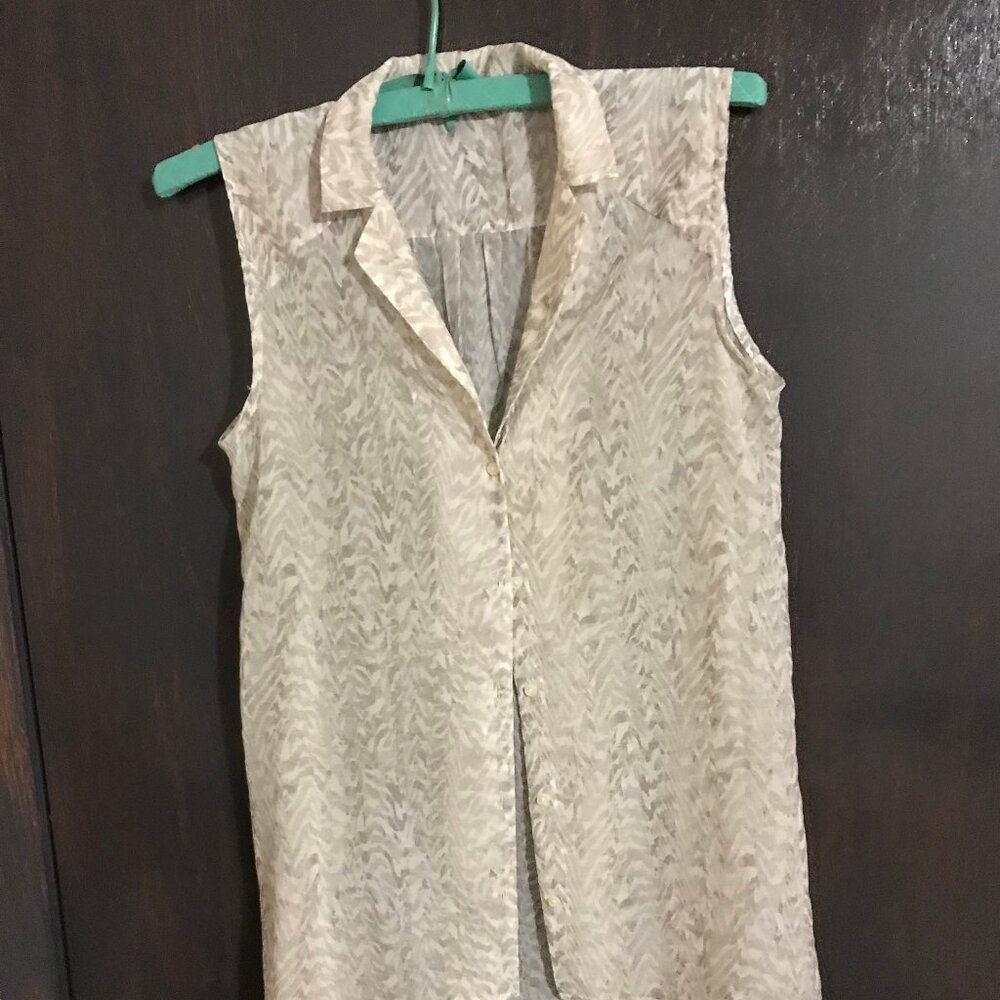 Ladies Sleeveless Summer Top Size Medium